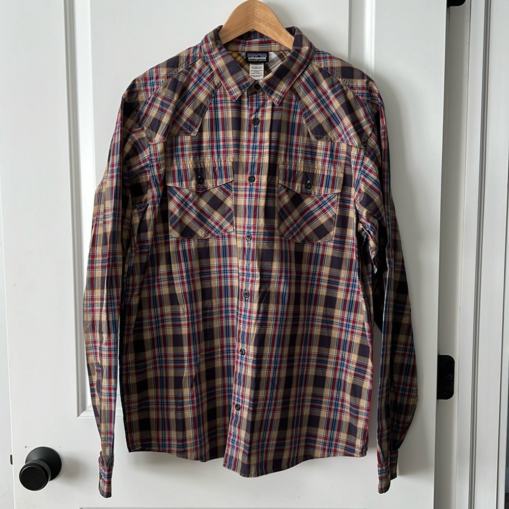 Patagonia men’s long sleeve button down shirt
